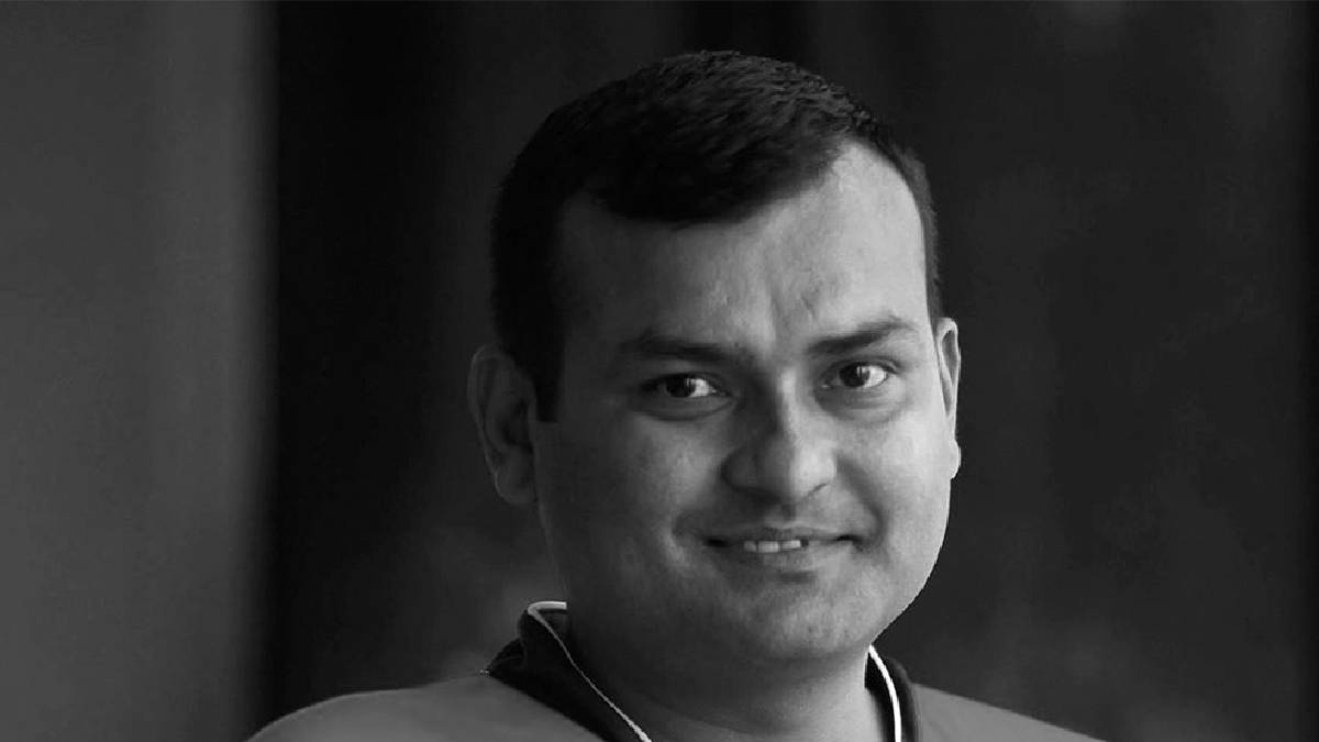 पत्रकार अधिकारी मृत फेला